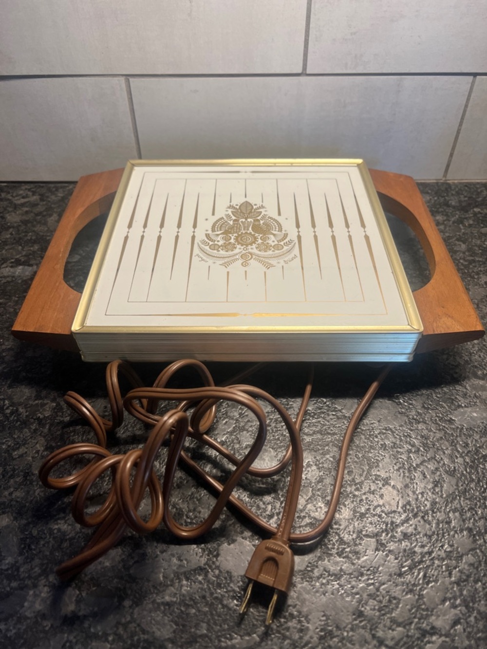 Vintage hot plate. Exc like new condition. Cord included. 8x8 surface.